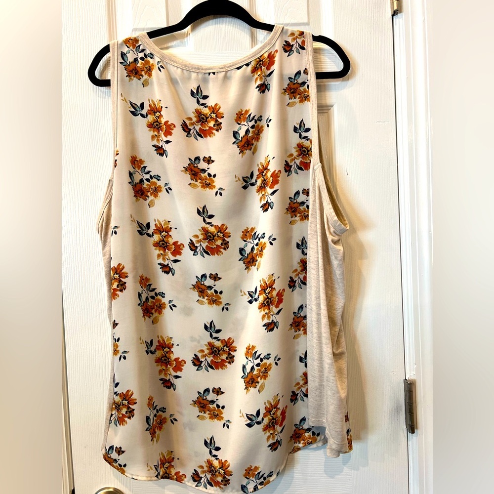 3x sleeveless floral blouse - Picture 2 of 3